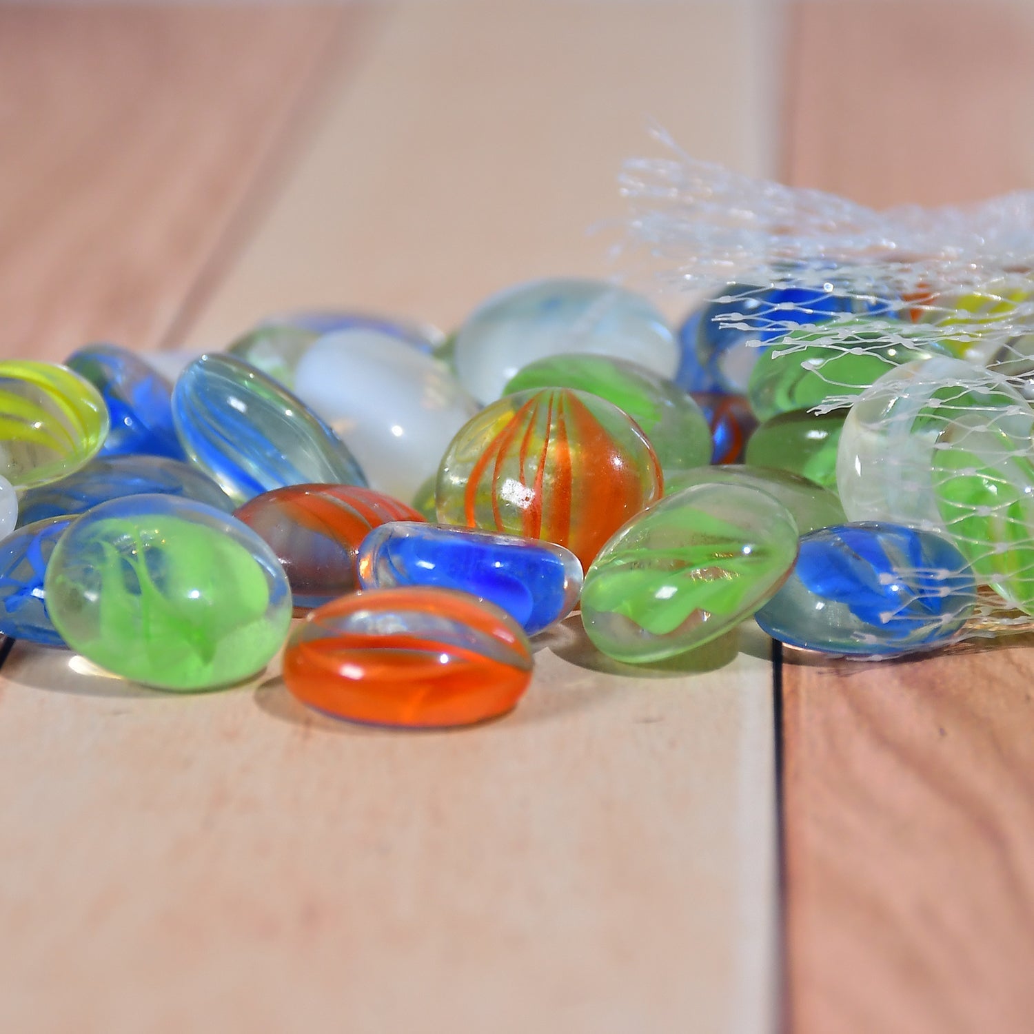 Decorative glass pebbles Decorative glass pebbles